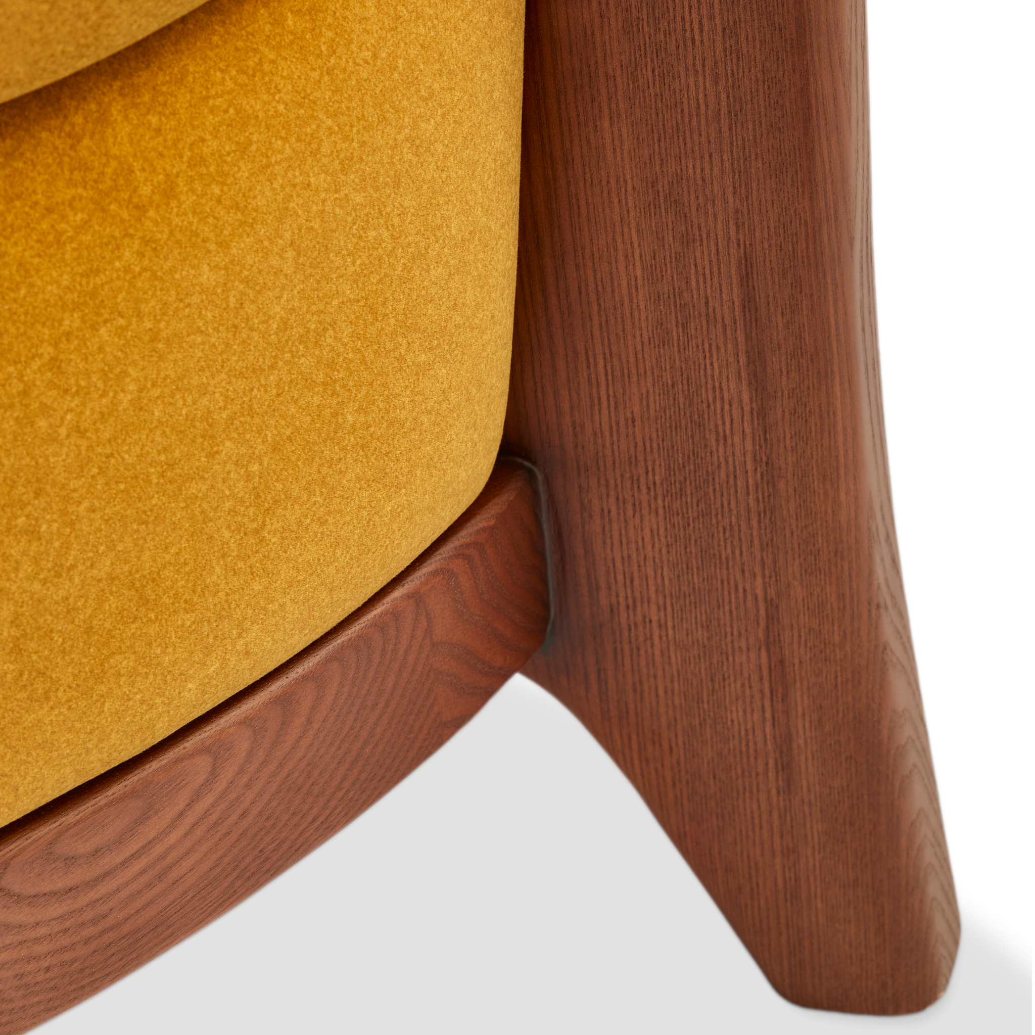 Soft Fizz Design-Sessel mit gelber Textiloberfläche