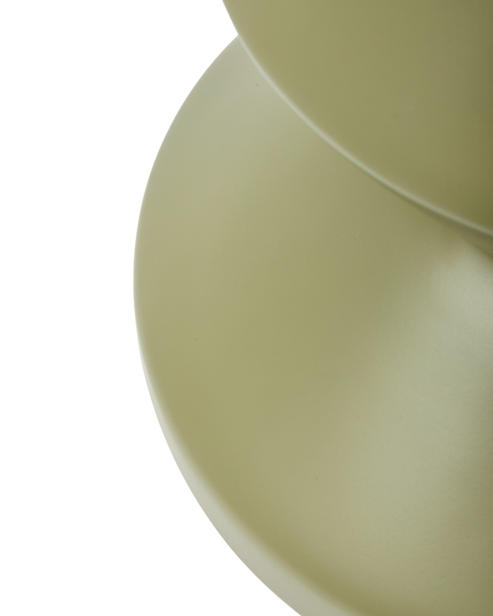 Designobjekt für draußen in Olivgrün mit matter Oberfläche von Polspotten