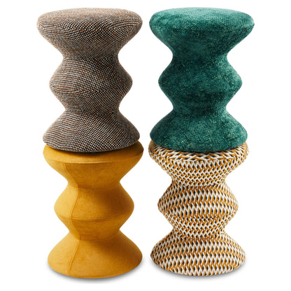 Gelber Zig Zag Stool mit markanter Kurvenform und weicher Polsterung