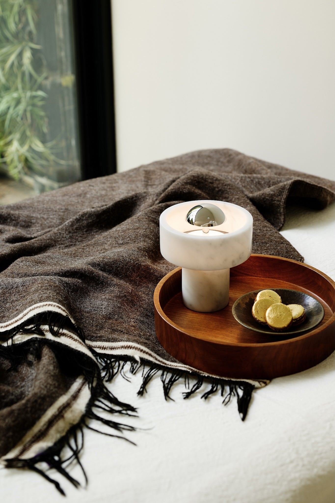 Dekoration - Stone Portable Table Lamp with Silver Dome