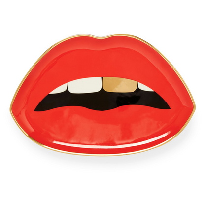 Jonathan Adler LIPS Trinket Tray in Rot mit Goldakzenten, ideal für kleine Schmuckstücke.
