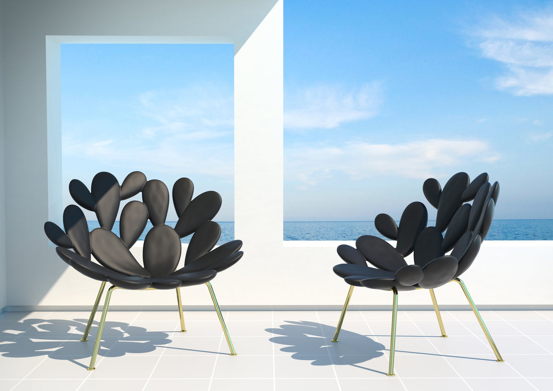 weisse Terrasse mit blauem Himmel..., Filicudi Armchair Schwarz/Brass von Qeeboo