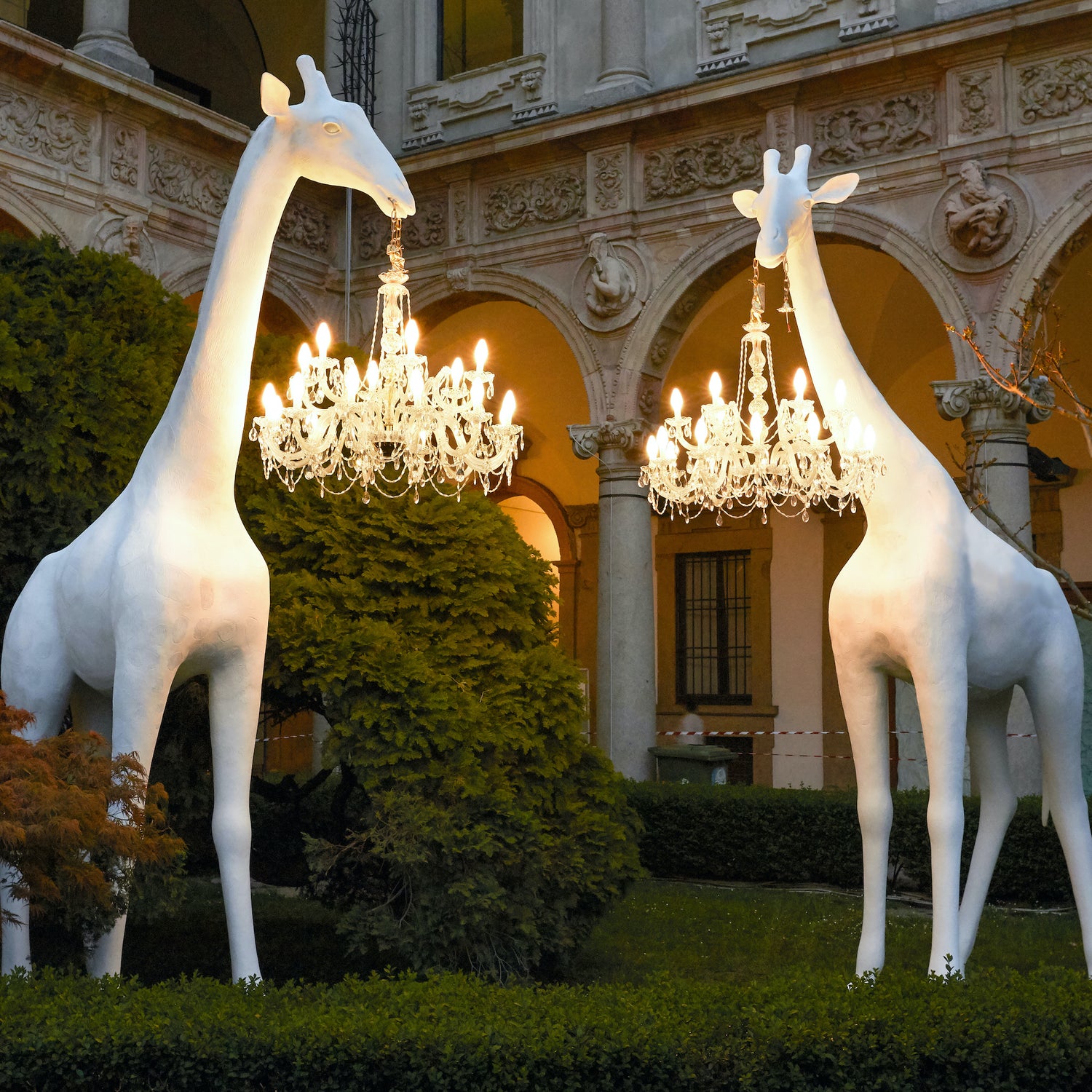 Giraffe in Love XL Outdoor, H 4 meters - black or white