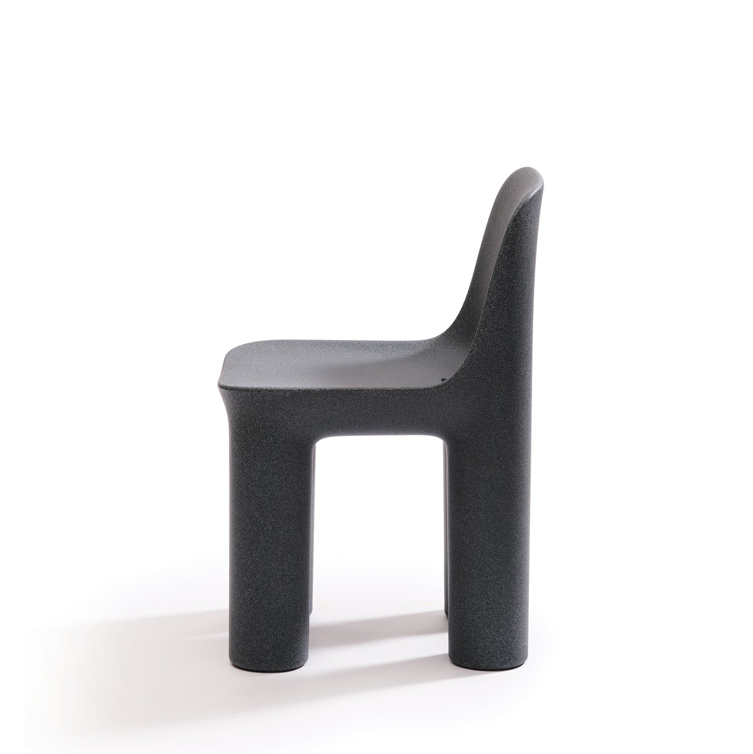 Outdoorstuhl TATA der Marke Qeeboo in black mix