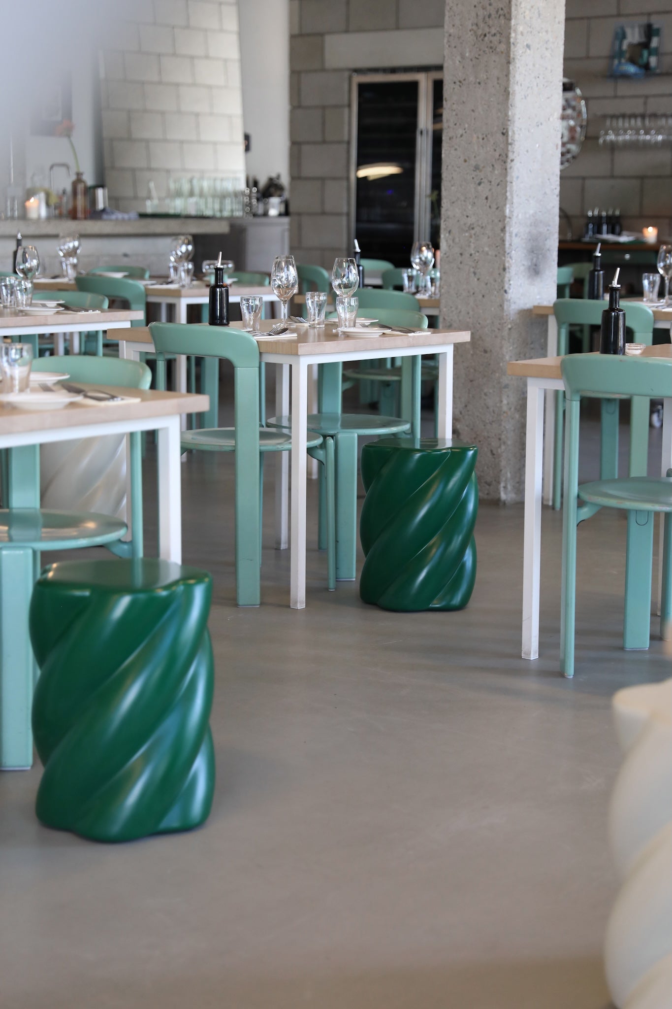 Restaurant Einrichtung - Design Hocker Marshmallow in grün