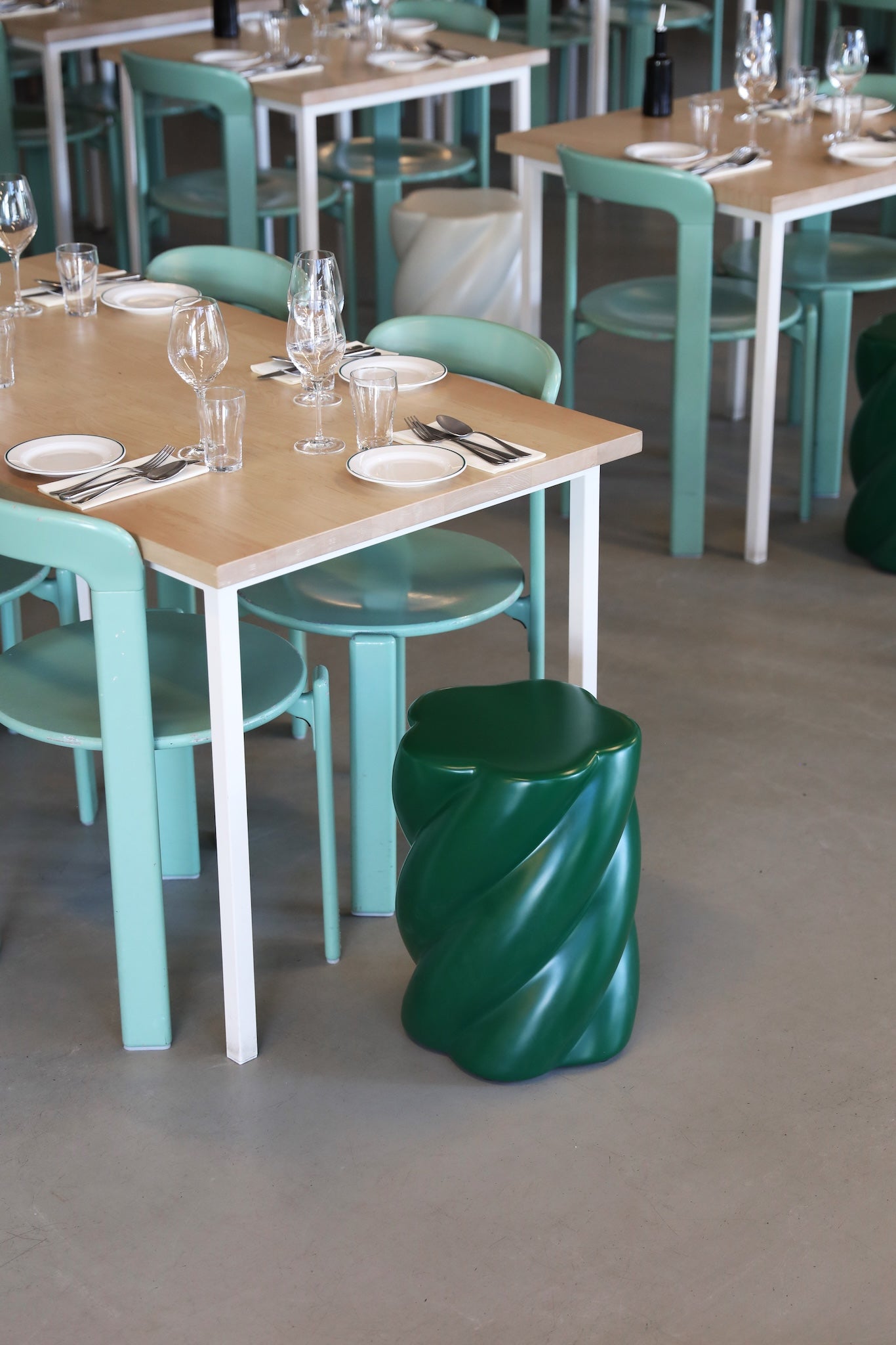 Restaurant Einrichtung - Design Hocker Marshmallow in grün