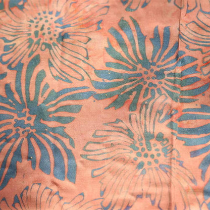 Sarong UBUD pudriges apricot und Blumenmuster in graublau von MySarong