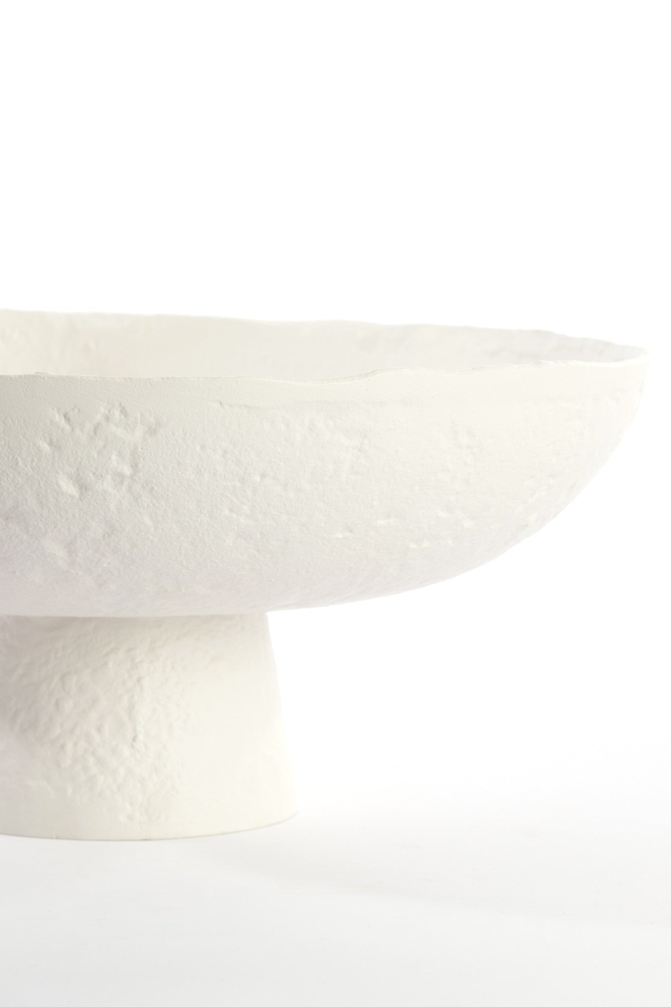 Runde Metallschale in Creme für Tischdekoration