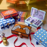 Elegante Schmuckbox Basketweave in blau von Jonathan Adler.