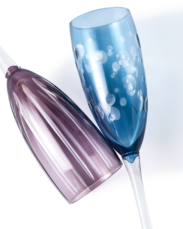 Sektgläser violett und blau