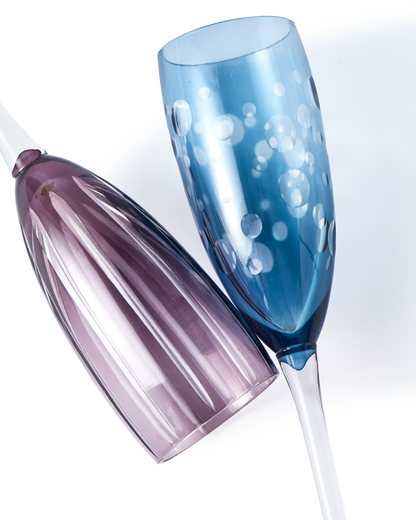 Sektgläser violett und blau