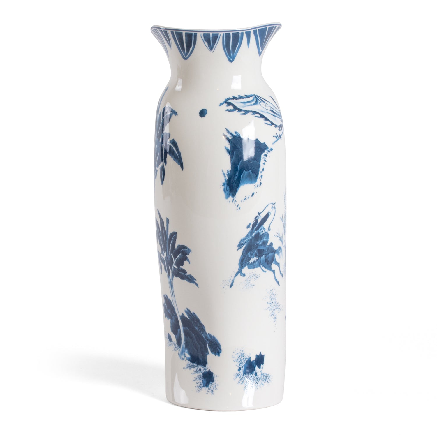 Klassische Porzellanzeichnung auf unkonventionell geformter Vase