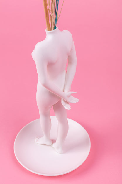 Vase LA TIMIDA von Seletti – eine fragile Schönheit zwischen Scham und Sinnlichkeit