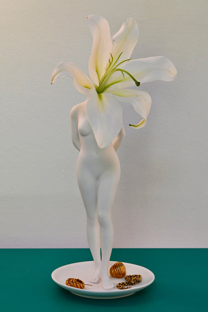 Vase LA TIMIDA von Seletti – eine fragile Schönheit zwischen Scham und Sinnlichkeit