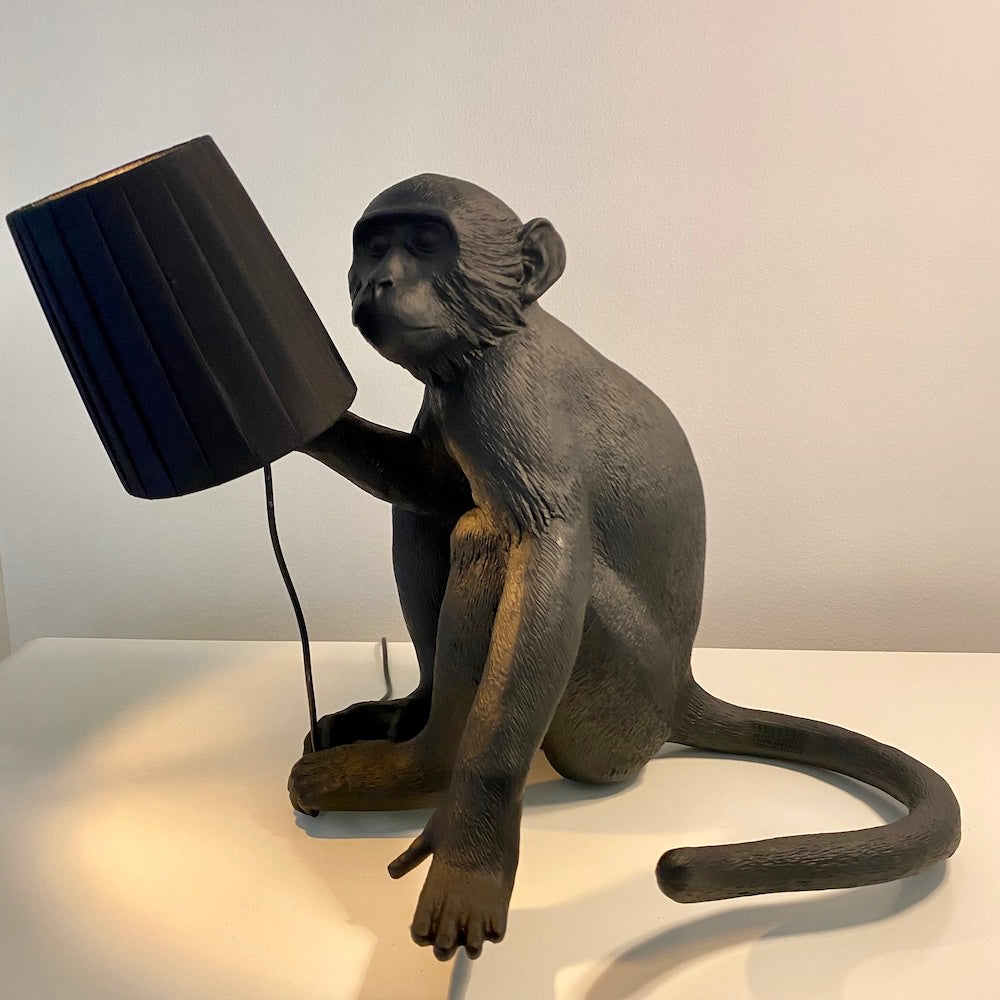 Tischlampe MONKEY sitzend