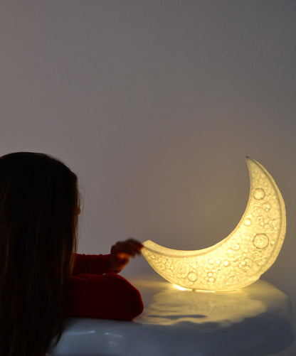 Tischleuchte MY TINY MOON von Seletti – ein Stück Mondlicht für den Alltag