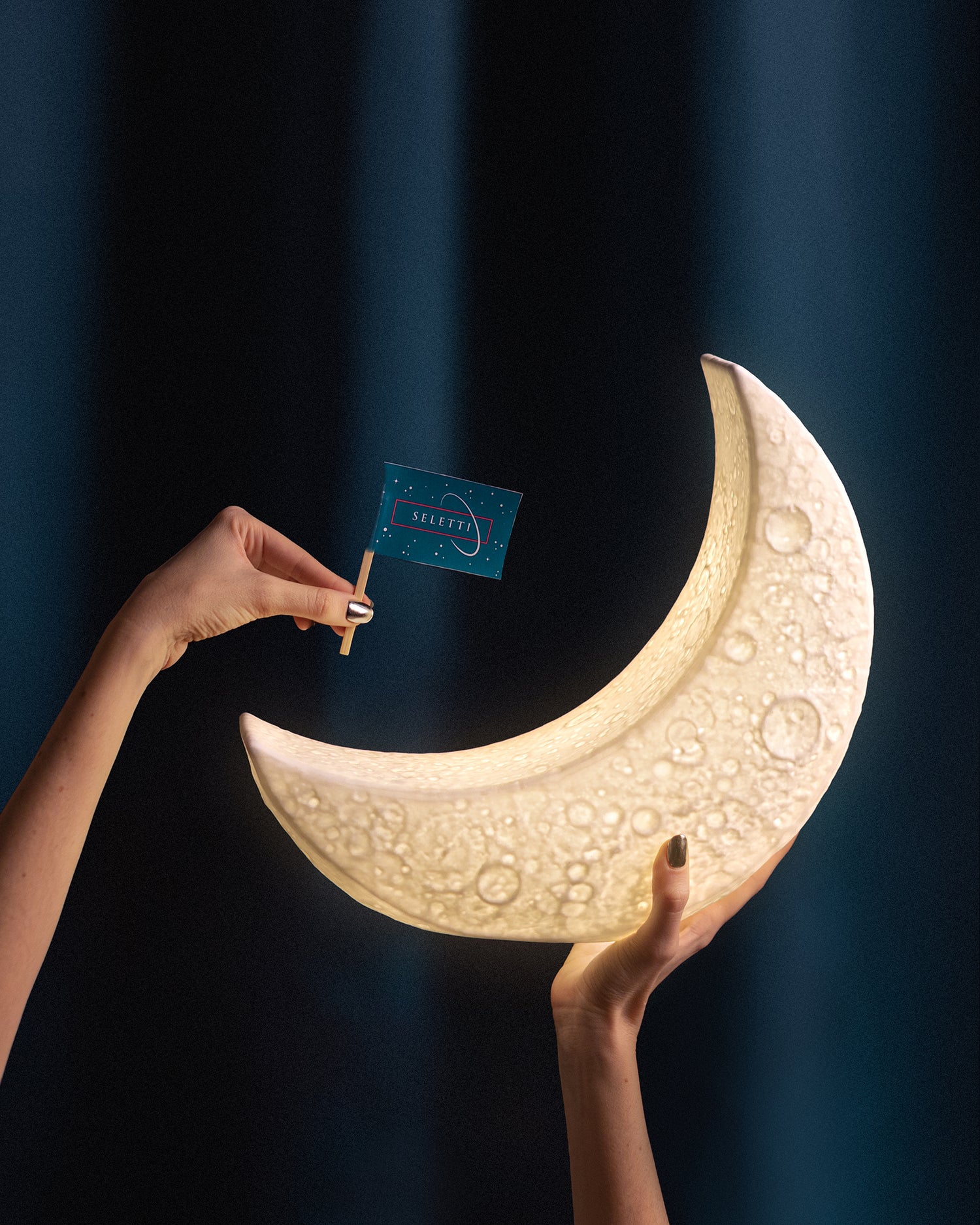 Tischleuchte MY TINY MOON von Seletti – ein Stück Mondlicht für den Alltag
