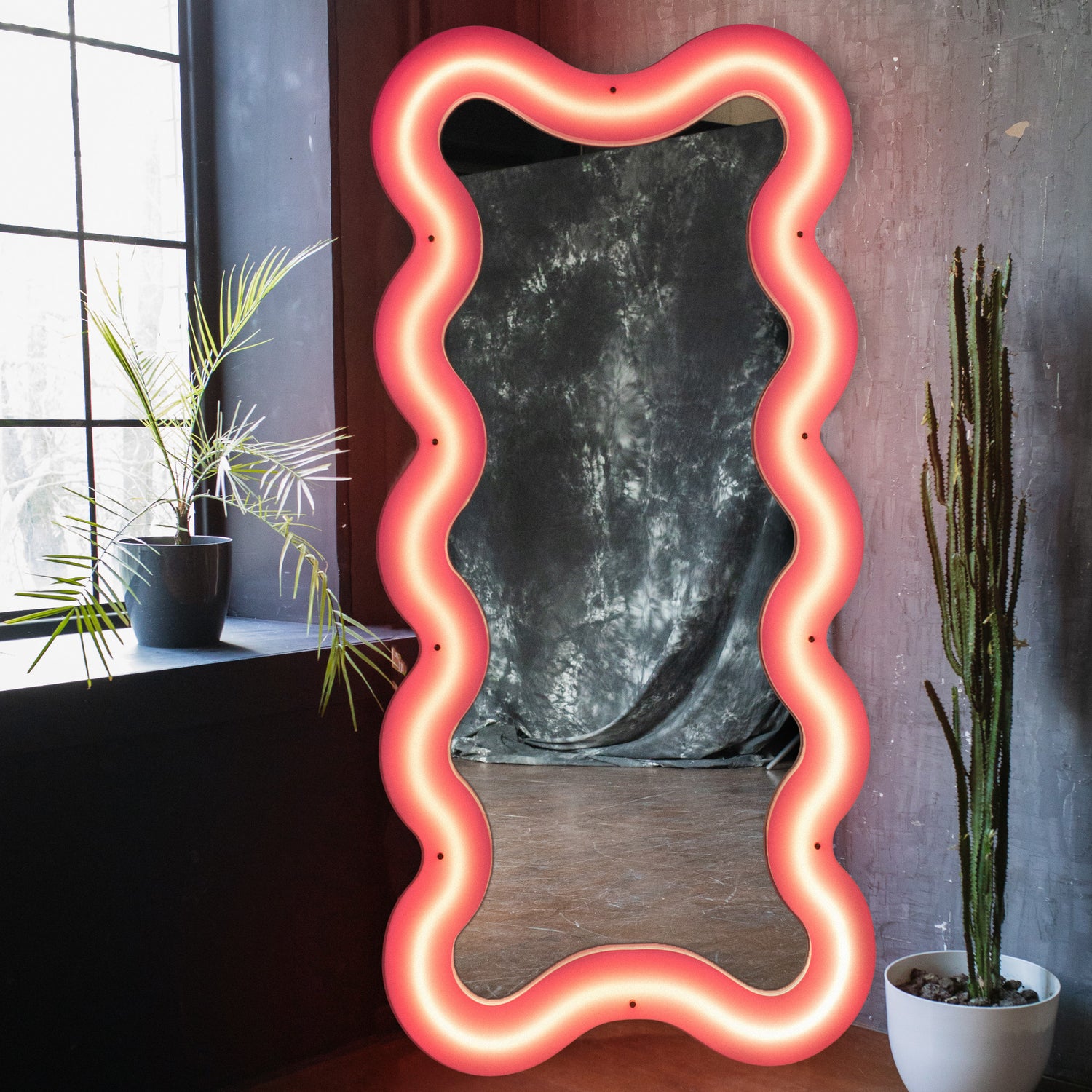 Seletti Supercurve – hoher Spiegel mit Wellenrahmen