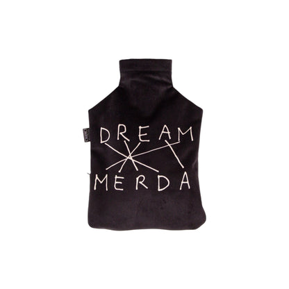 Seletti Wärmflasche DREAM MERDA aus braunem Polyester mit weißem Schriftmotiv