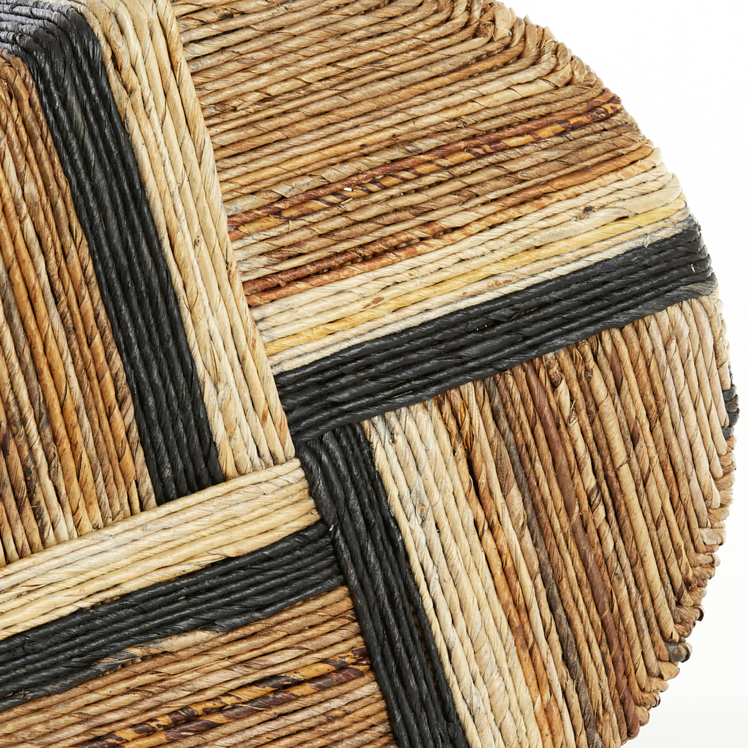 Stilvoller und nachhaltiger Sitzpouf &quot;YUTURI&quot; für moderne Einrichtungen.