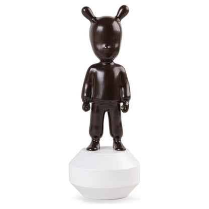 Figur THE GUEST von Lladró in satiniertem Braun auf weißem Sockel