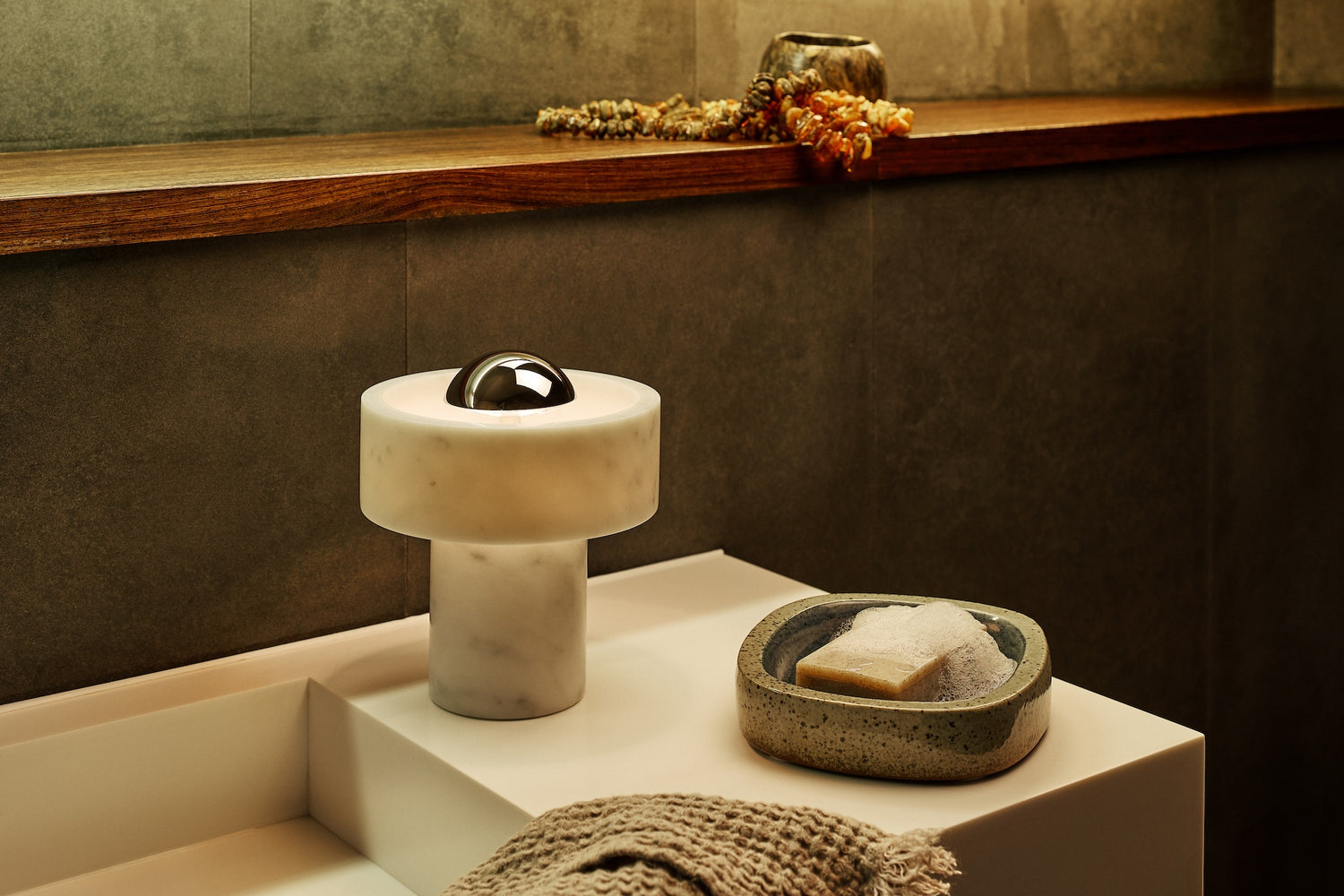 SPA Badezimmer - Stone Portable Table Lamp with Silver Dome