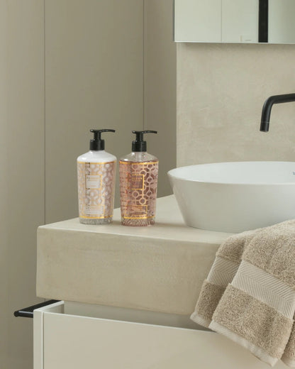 Badezimmer Wellness von Baoab Collection - Geschenkbox Women – Körper- &amp; Handlotion und Duschgel