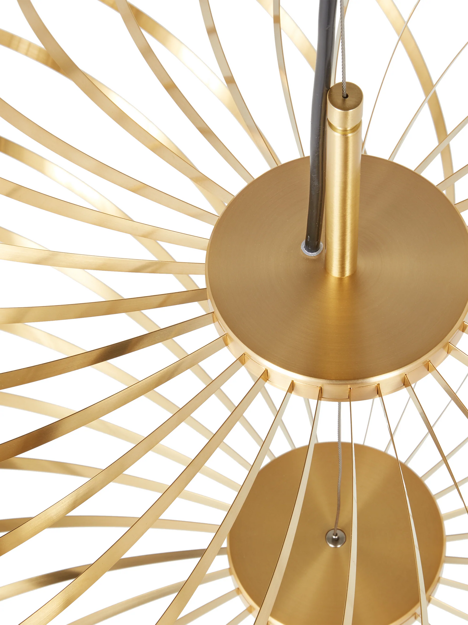 Moderne Spring Medium Design Pendelleuchte von Tom Dixon in poliertem Messing, leicht zusammengezogen mit sichtbarer LED Scheibe