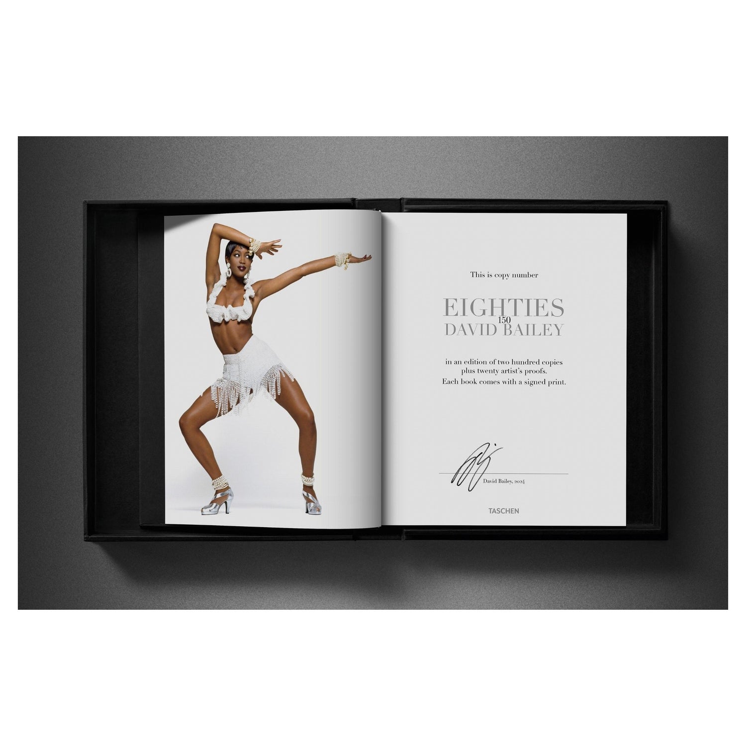 Eighties Buch mit Fotografien von Naomi Campbell und Grace Jones