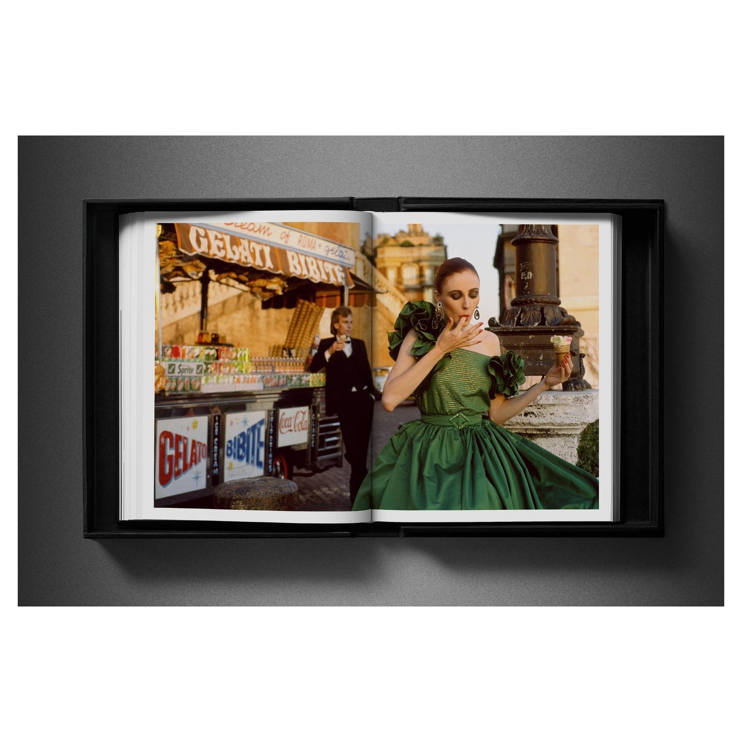 TASCHEN Eighties Buch von David Bailey in schwarzer Schlagkassette