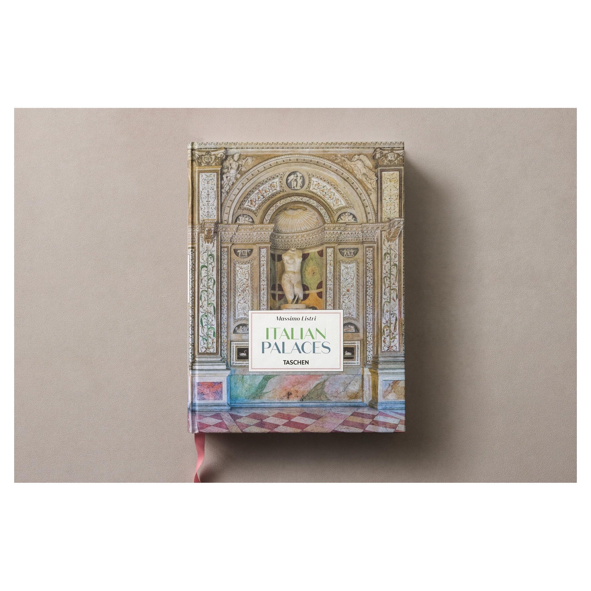 Edles Sammlerbuch mit barocken und renaissancezeitlichen Elementen auf dem Einband.