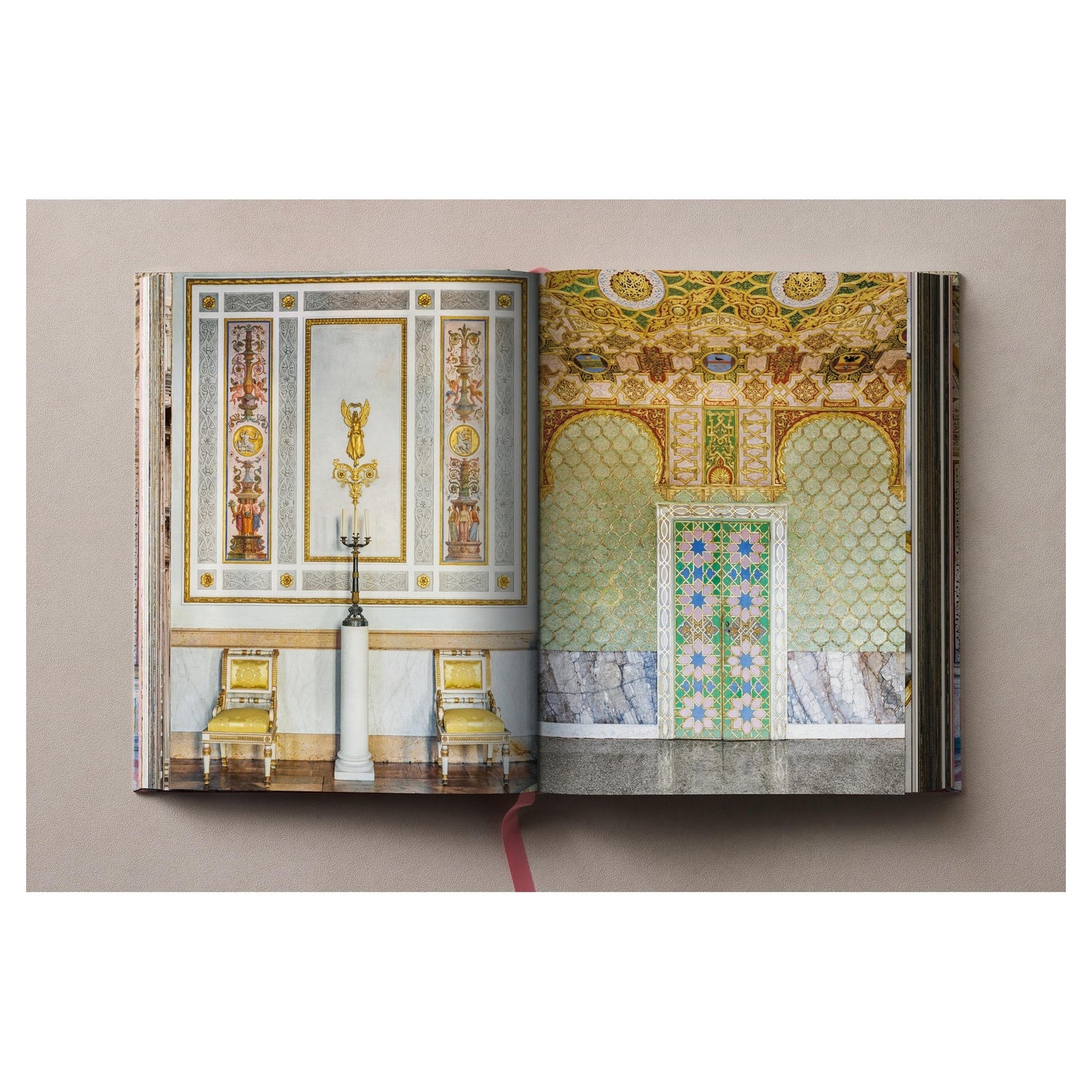Italian Palaces Buch in sanften Naturtönen mit klassischer Architekturillustration.
