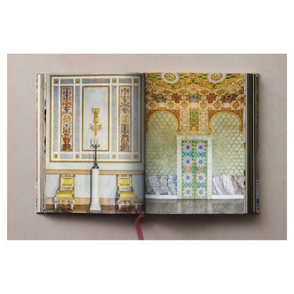 Italian Palaces Buch in sanften Naturtönen mit klassischer Architekturillustration.