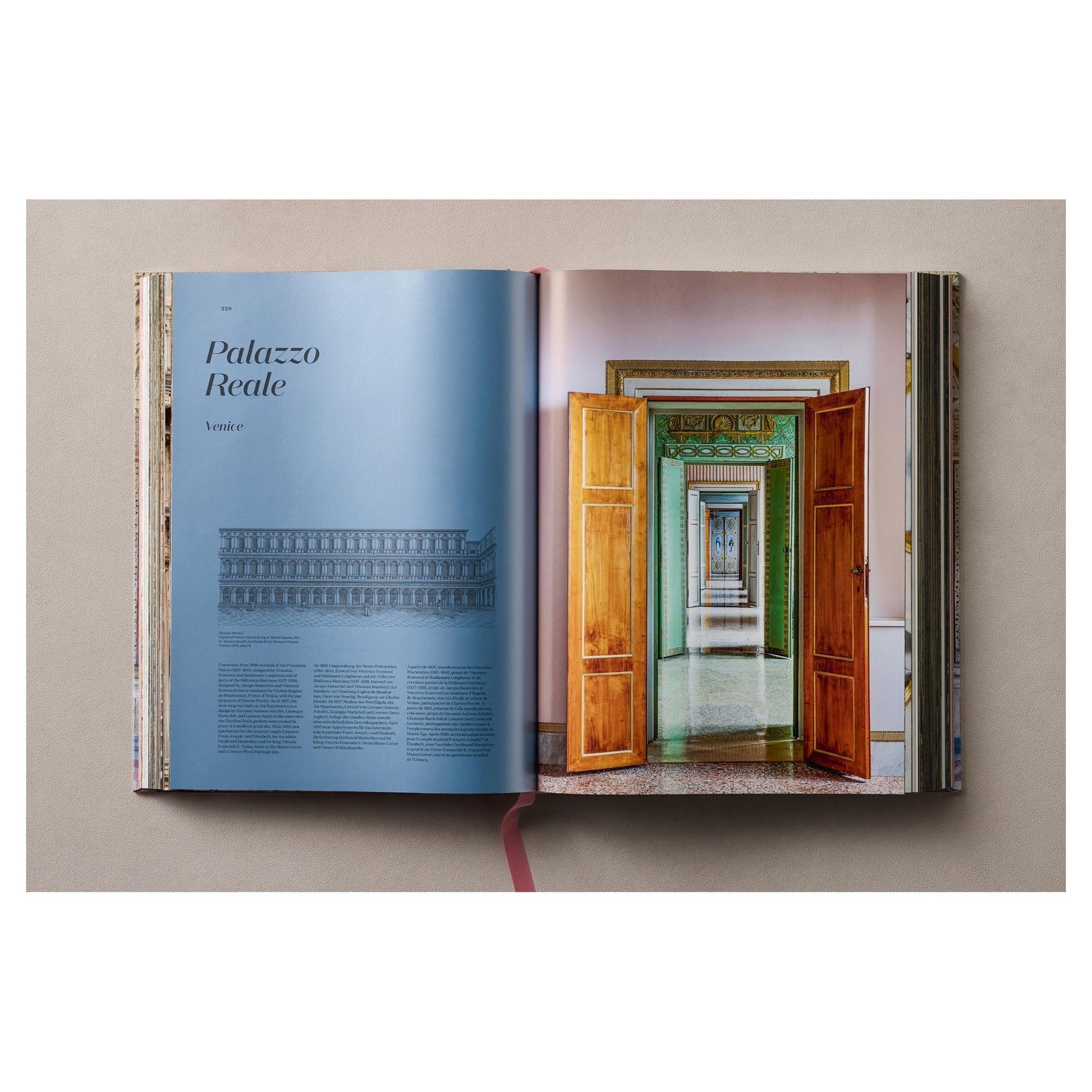 Hochwertiger Kunstband Italian Palaces mit barocken Dekorelementen auf dem Einband.