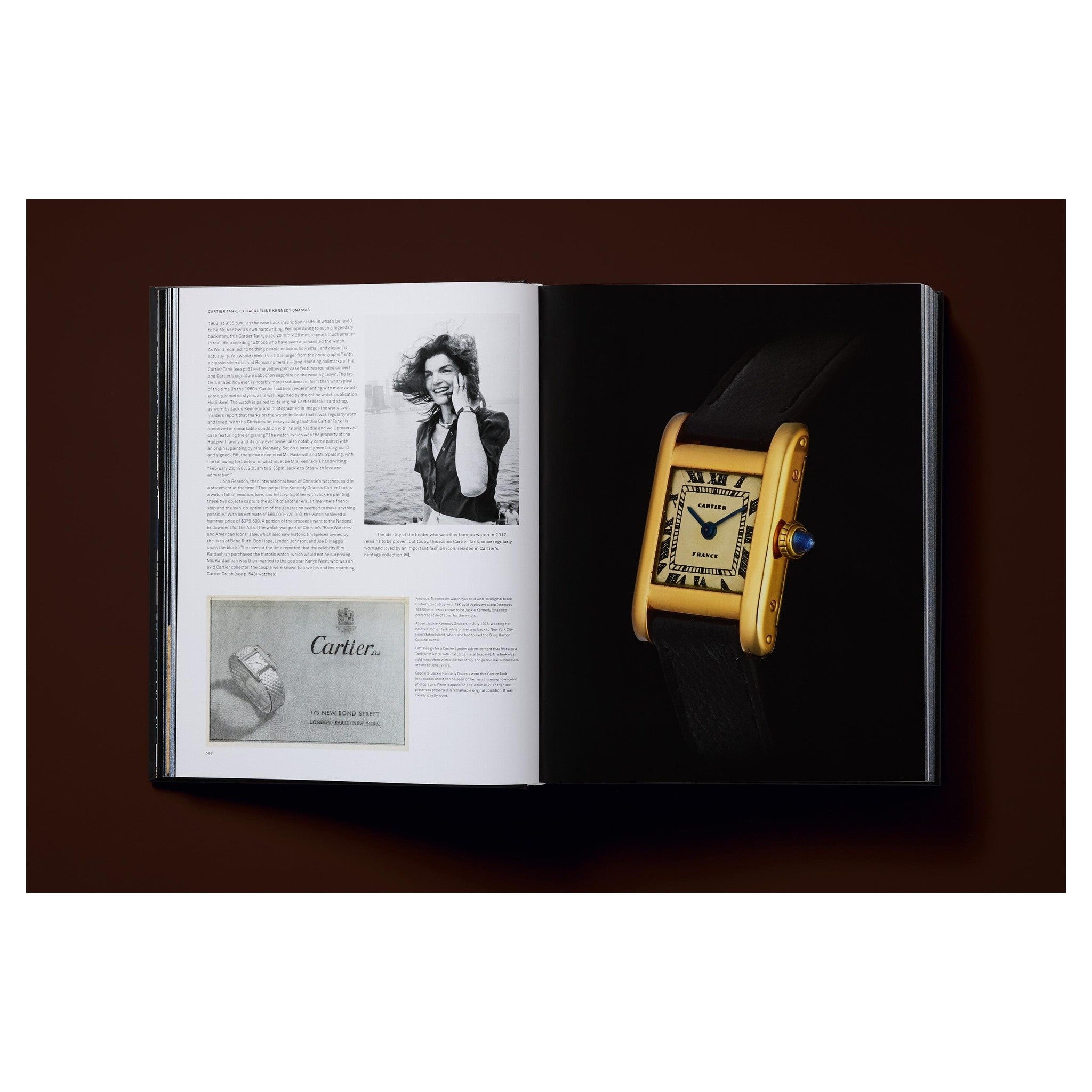 Zwei-Band-Edition nebeneinander vor minimalistischem Hintergrund