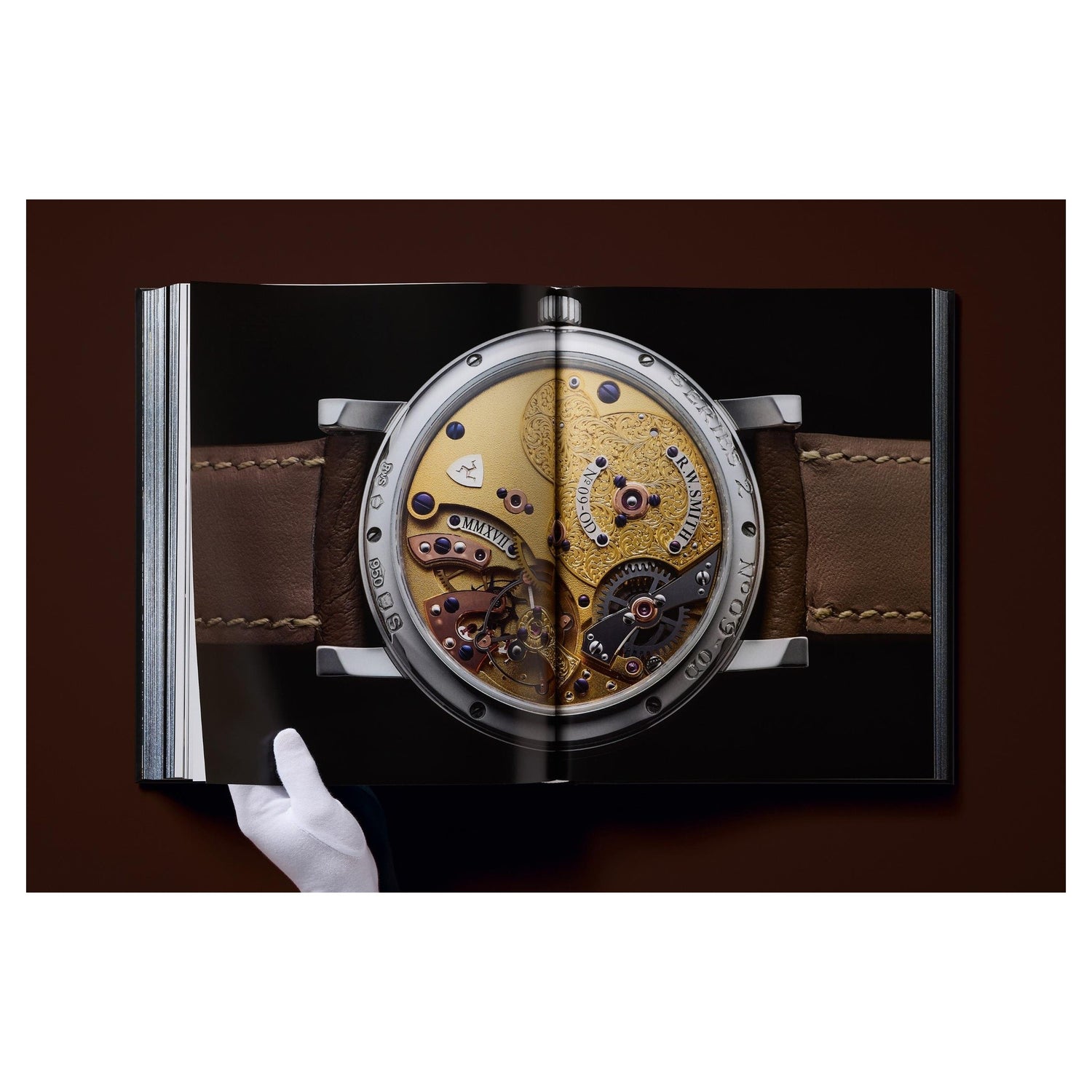 Die Collector’s Edition im edlen Leder-Schuber seitlich arrangiert.