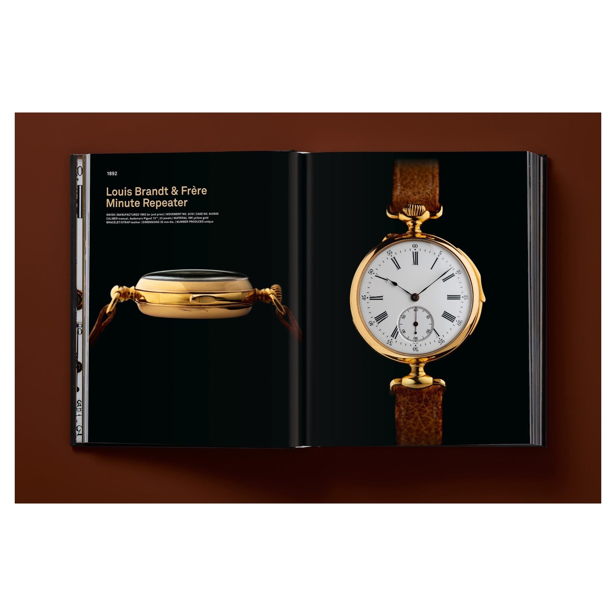 Exklusive Uhr im Flachprofil, stilvoll auf dunklem Holz präsentiert