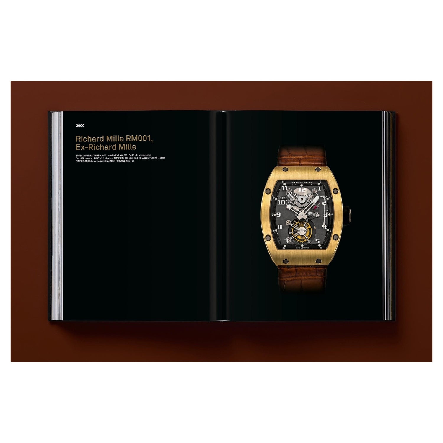 Mechanische Luxusuhr mit offenem Zifferblatt und Sicht auf das Werk