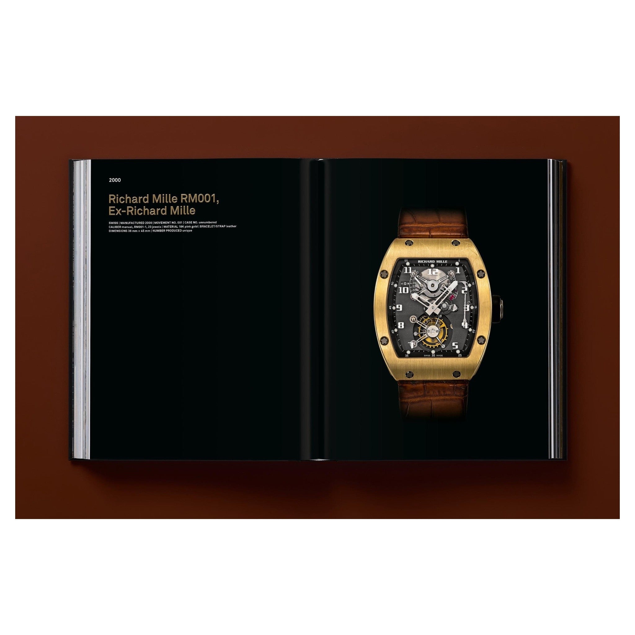 Mechanische Luxusuhr mit offenem Zifferblatt und Sicht auf das Werk