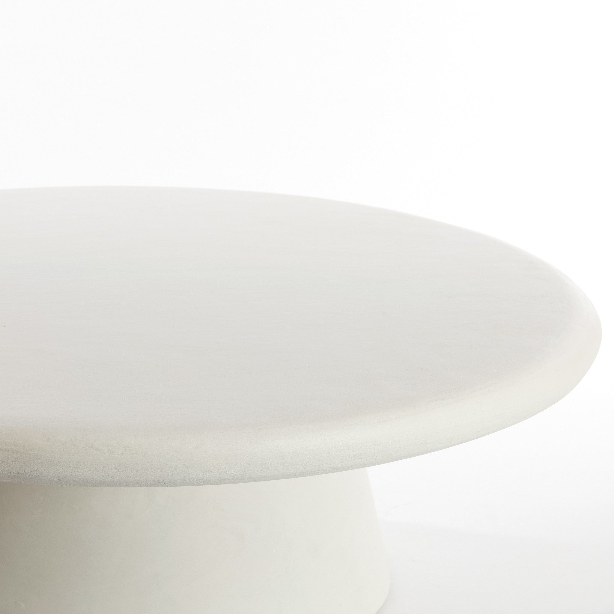 Eleganter runder Couchtisch KULONA crème für stilvolle Räume