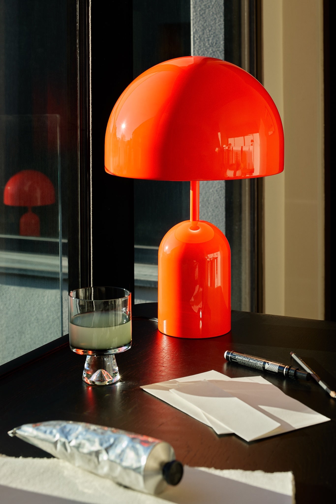 Design Leuchte - Bell Table Light in High Gloss Fluoro