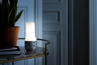 LED Tischleuchte inkl Lautsprecher &amp; Powerbank TERRACE + in vers. Farben der Marke Lexon