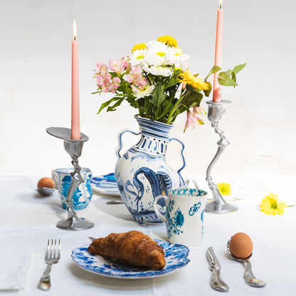 Verzogene Henkelvase mit traditioneller Illustration in Blau - Diesel living with Seletti 