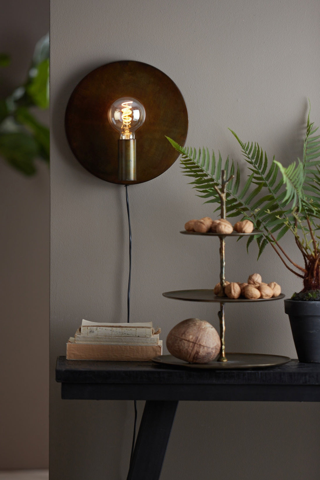 Gold-graue Wandleuchte Ø30 cm DISC für stilvolles Ambiente
